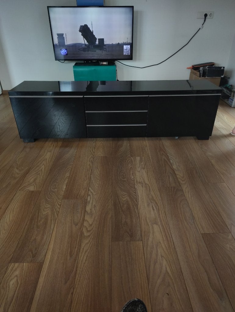 Zwaret TV kast. Hoogglans, Ophalen, Gebruikt, 150 tot 200 cm, Minder dan 100 cm