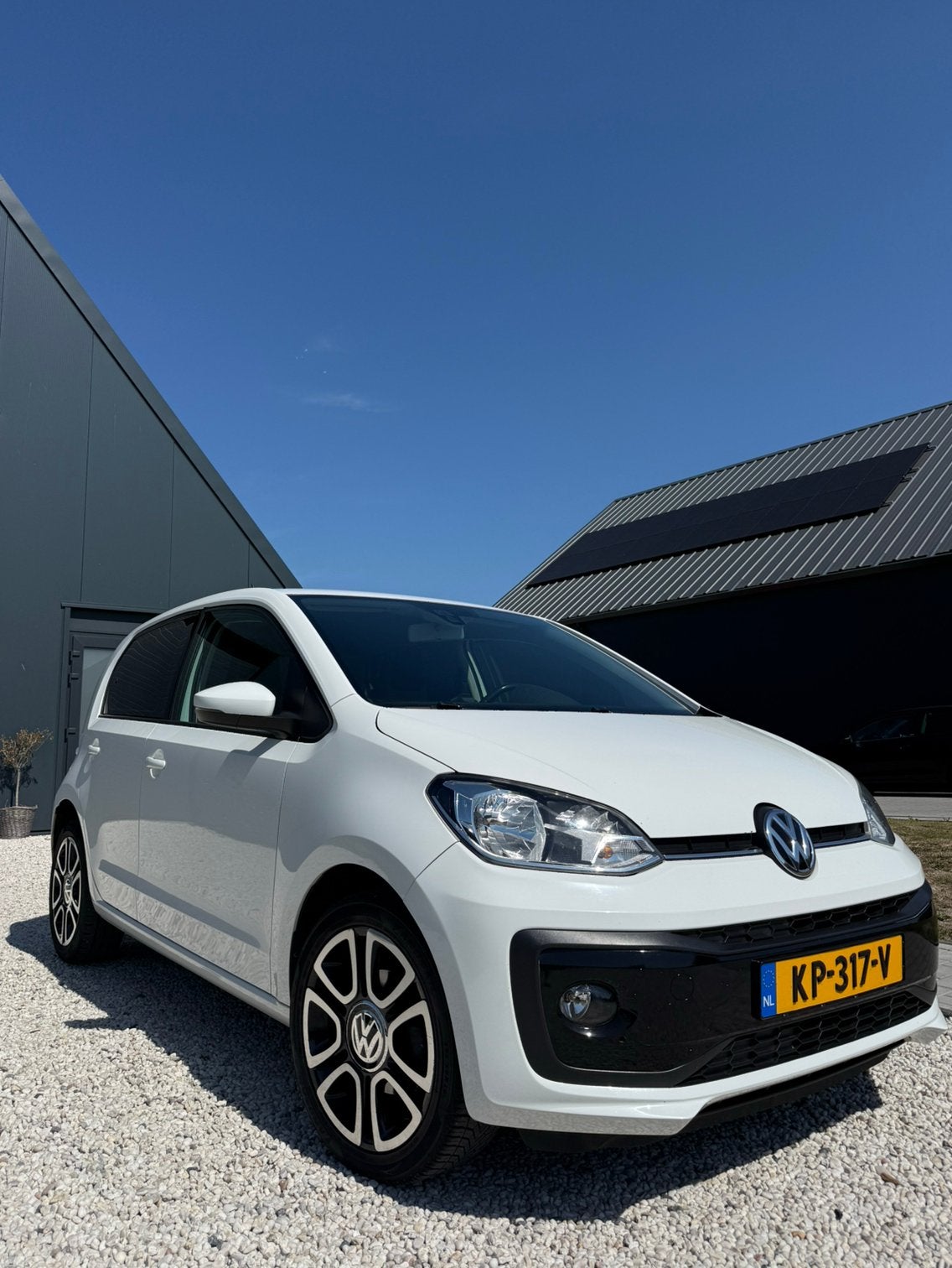 Volkswagen HIGH up! 1.0 60PK 5D BMT 2016 Wit, Auto's, Volkswagen, Voorwielaandrijving, Stof, 4 stoelen, Wit