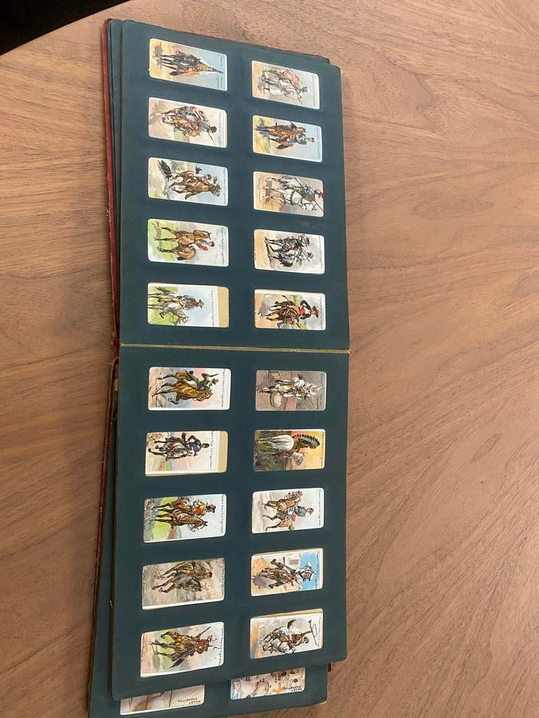 Zeldzaam Cigarette Card Album (ca. 1910) met plaatjes, Ophalen, Gebruikt, Meerdere plaatjes