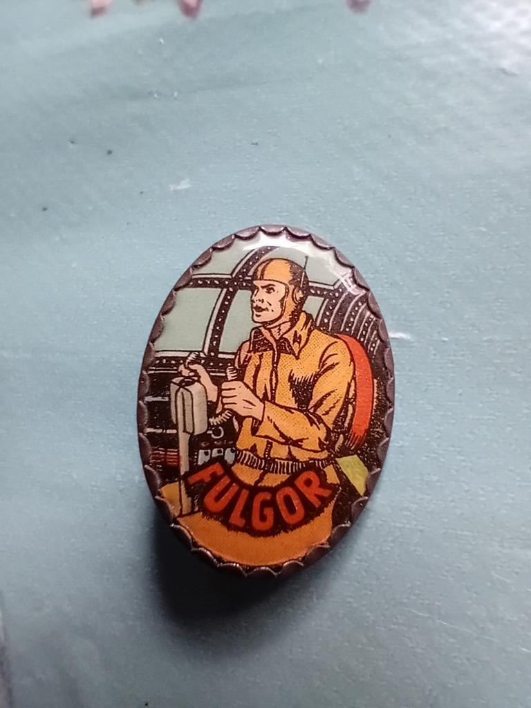 Zeldzame FULGOR speldje in bijna mint staat, Verzamelen, Speldjes, Pins en Buttons, Ophalen of Verzenden, Zo goed als nieuw, Figuurtje