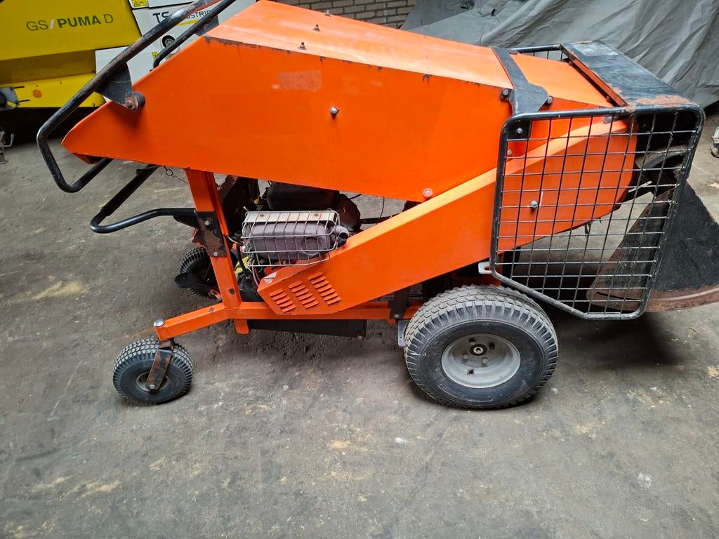 Eliet super prof 2000  houtversnipperaar, Ophalen