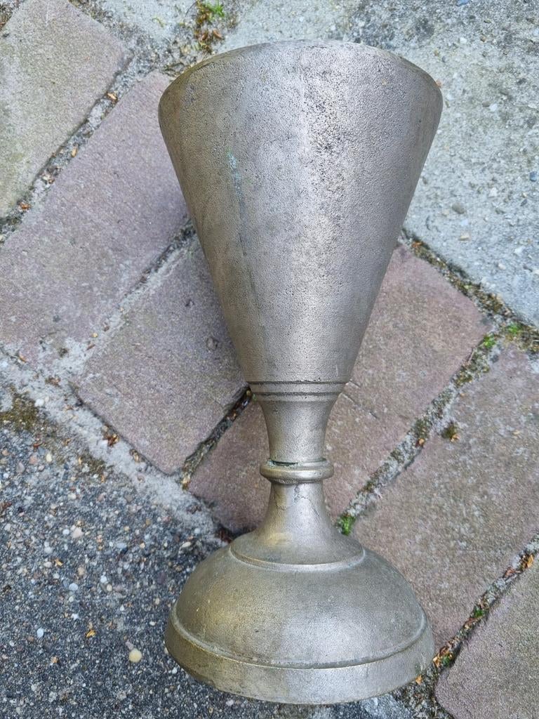 Decoratieve metalen vaas (messing?), 25 cm hoog, Antiek en Kunst, Antiek | Tin, Ophalen of Verzenden