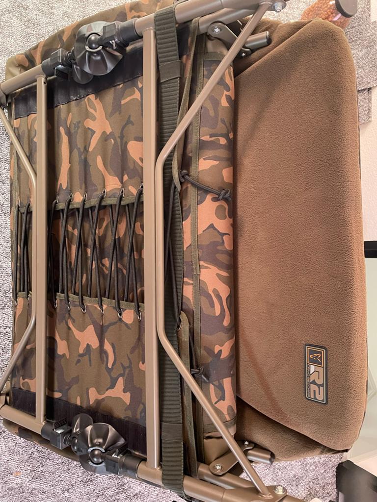Fox R2 Camo Bedchair - Comfortabel en Stevig, Ophalen, Zo goed als nieuw