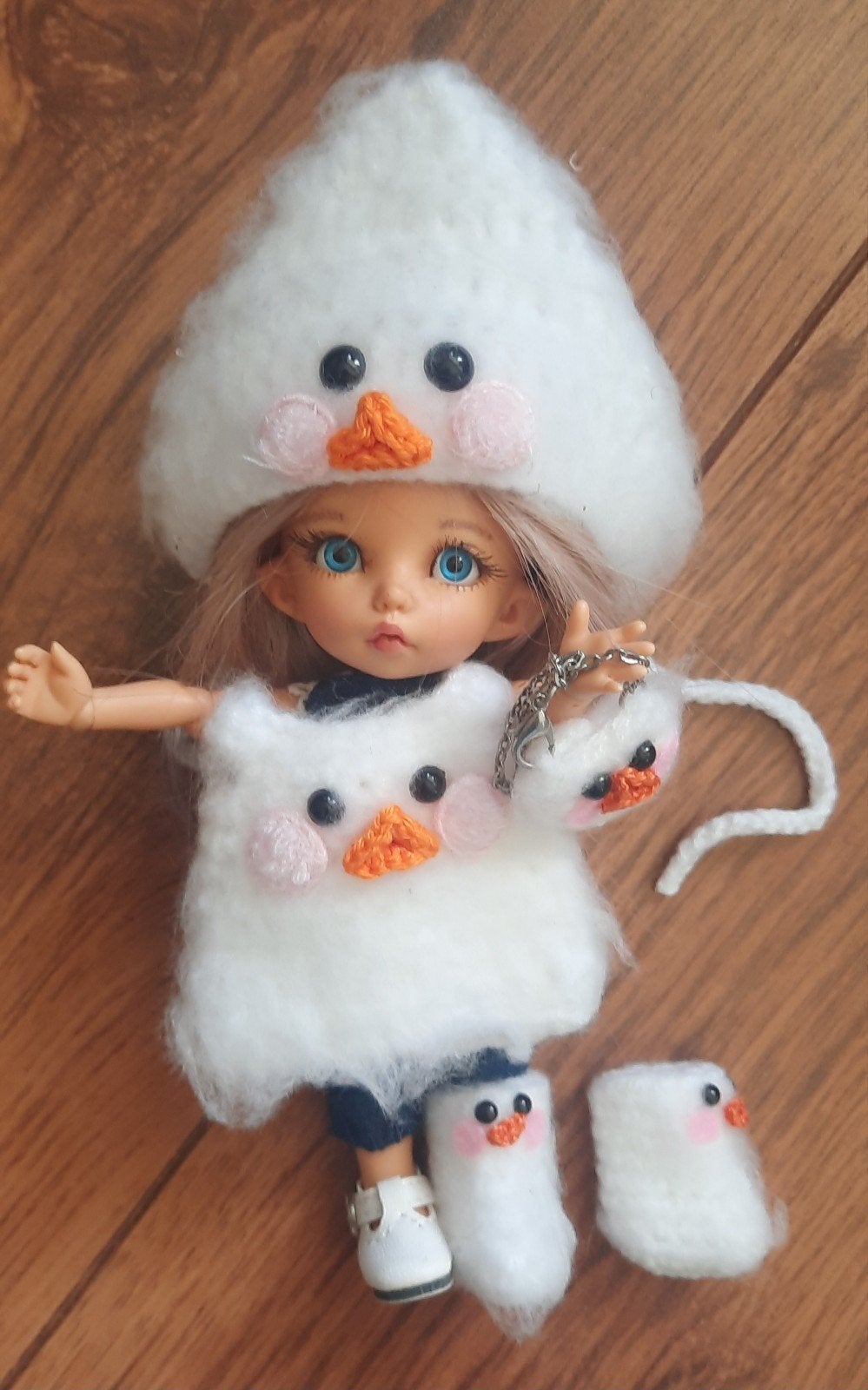 Mooi nieuw hand gemaakt mohair 4 dlg setje bjd 1/8 poppen., Verzamelen, Poppen, Ophalen of Verzenden, Nieuw, Kleertjes