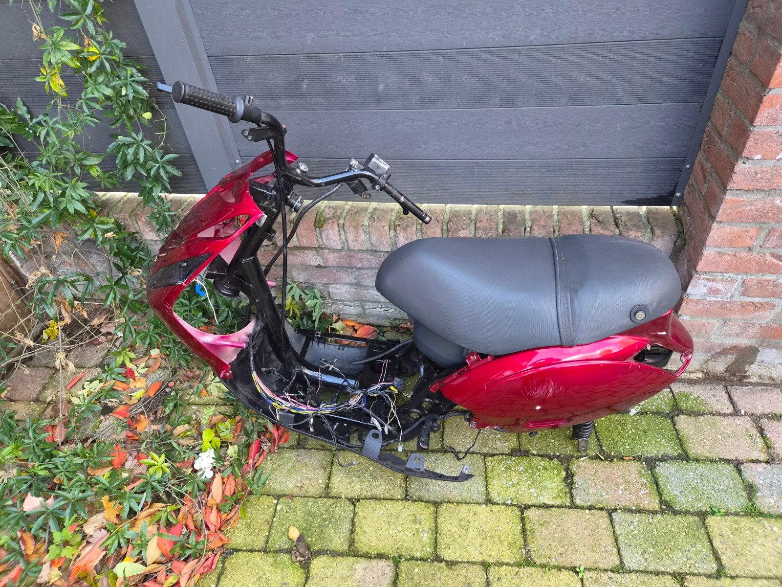 Piaggio Zip frame met zadel en kappen - rood, Fietsen en Brommers, Ophalen, Gebruikt, Frame, Piaggio