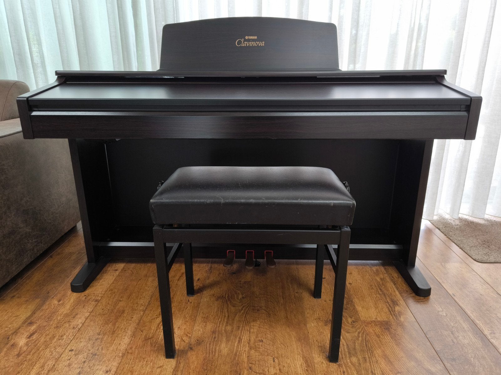 Yamaha Clavinova CVP-103 + kruk en bladmuziek, Muziek en Instrumenten, Ophalen, Bruin, Zo goed als nieuw, Digitaal