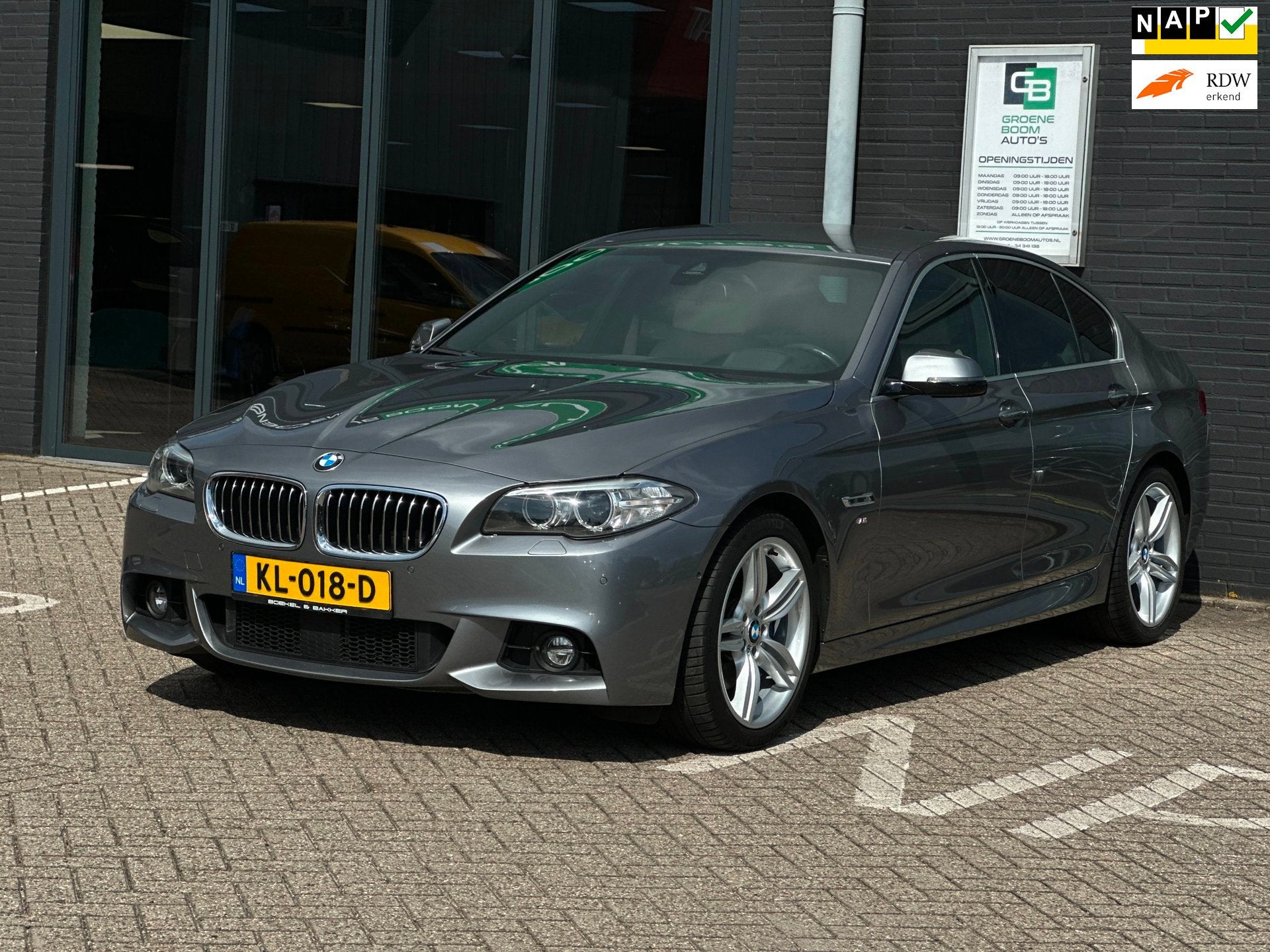BMW 5-serie 528i M Sport Edition/CAMERA/NAVI/LEDER/NL-AUTO N, Auto's, Automaat, Gebruikt, Euro 6, 4 cilinders