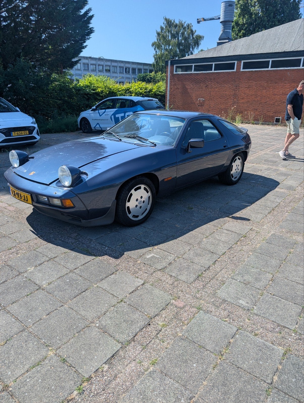 Porsche 928
