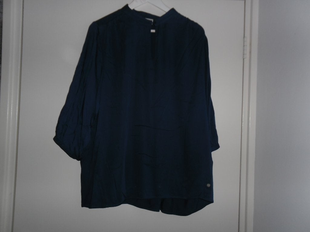 Milano Italy Blauwe Blouse Met Knoopje Maat 40, Maat 38/40 (M), Blauw, Ophalen of Verzenden, Milano Italy