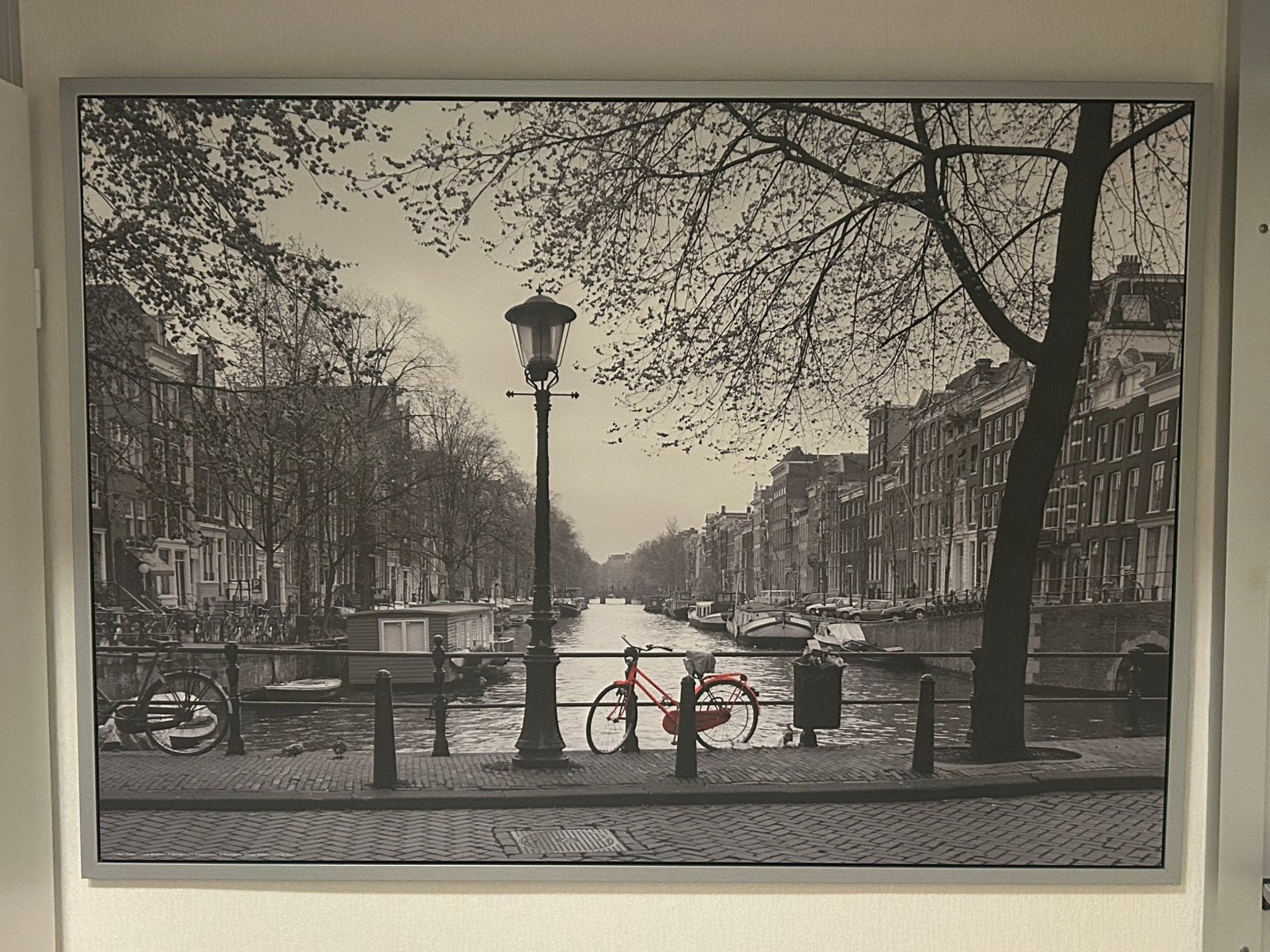 Rode fiets, Huis en Inrichting, Woonaccessoires | Schilderijen, Tekeningen en Foto's, Ophalen, Zo goed als nieuw, Foto of Poster