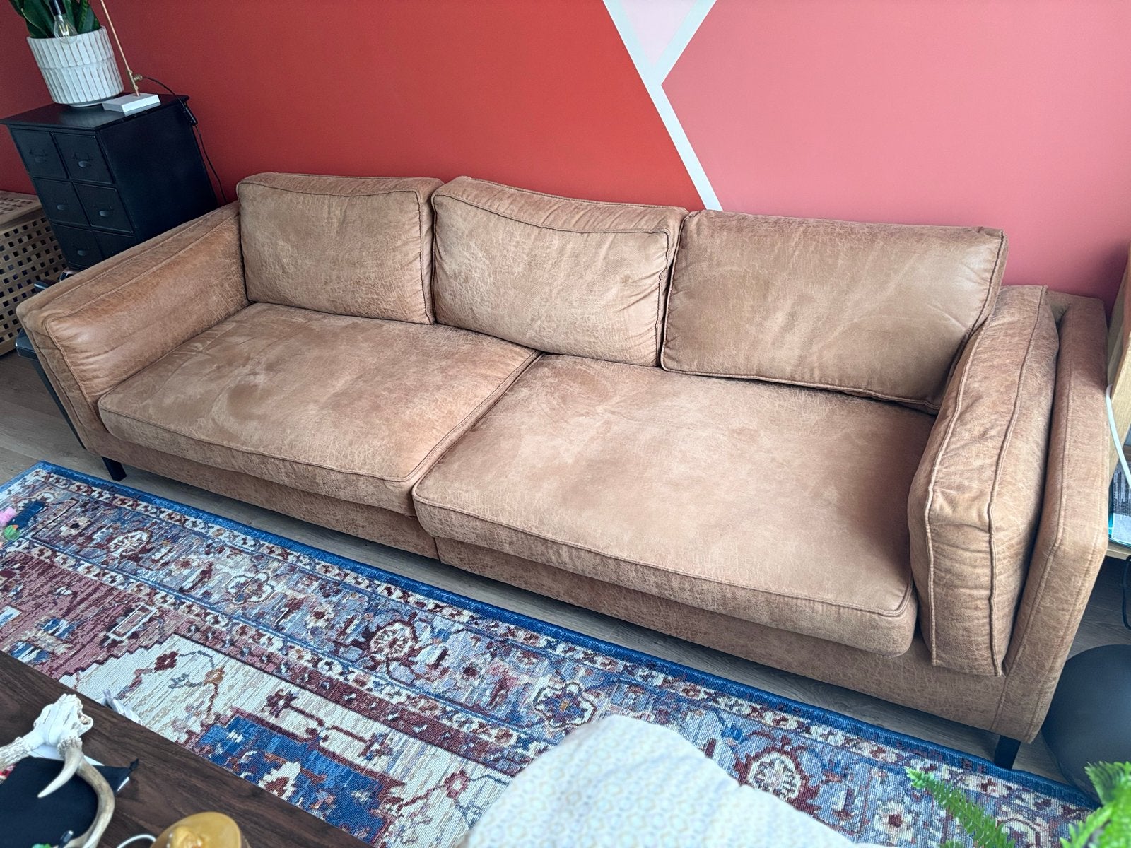 Comfortabele 3-zits bank in cognac kleur, Huis en Inrichting, Banken | Bankstellen, Ophalen, Gebruikt, Cognac suede vintage bank