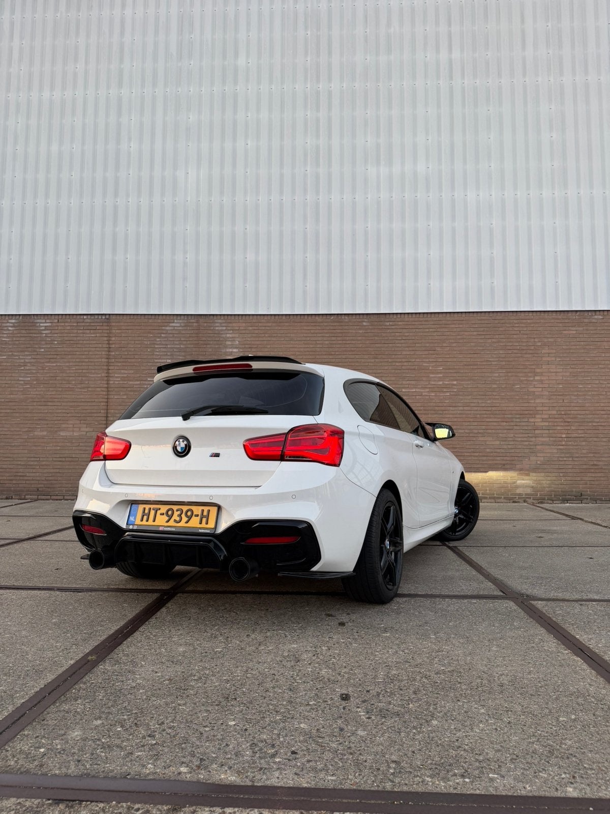 BMW 1-Serie 1.5 118I M Sport Pano AUT 2016 Wit, Auto's, 1290 kg, Wit, Origineel Nederlands, 650 kg