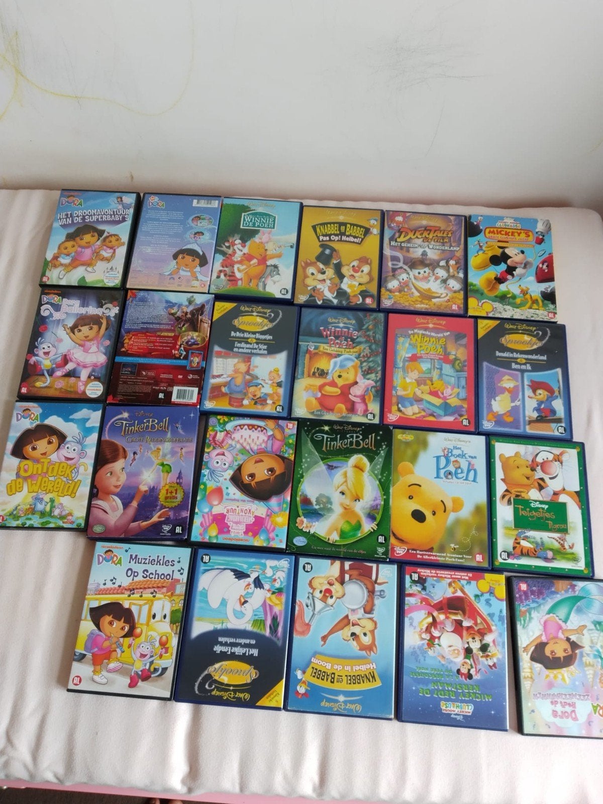 23 DVD films  kinderen - Dora, Tinkerbell, Winnie de Poeh, Gebruikt, Animatie, Alle leeftijden, Film