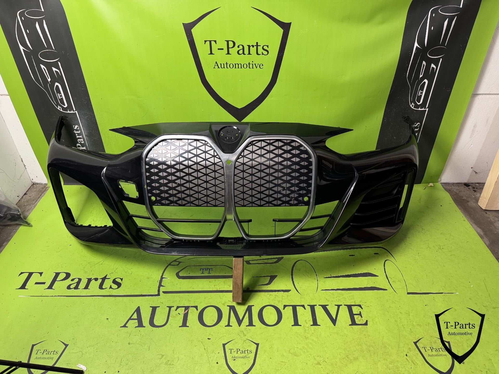 bmw i4 4serie voorbumper bumper, Petuelring 130
80788  Munich, DE, Gebruikt, Info@bmw.de, Ophalen of Verzenden