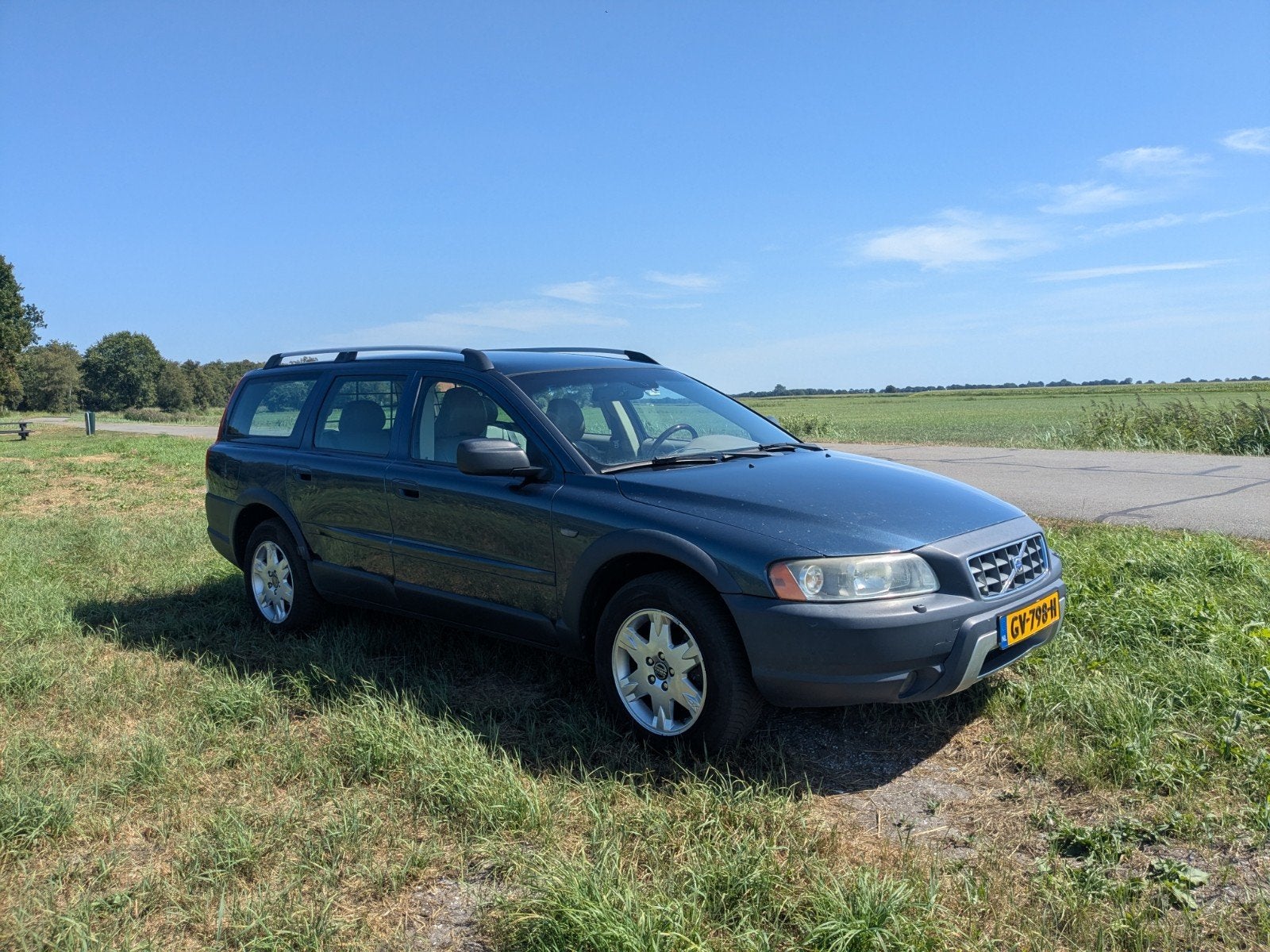 Volvo XC70 2.4 D5 AWD Geartronic 2006 Blauw, Auto's, Volvo, Automaat, 1694 kg, 1800 kg, Beige