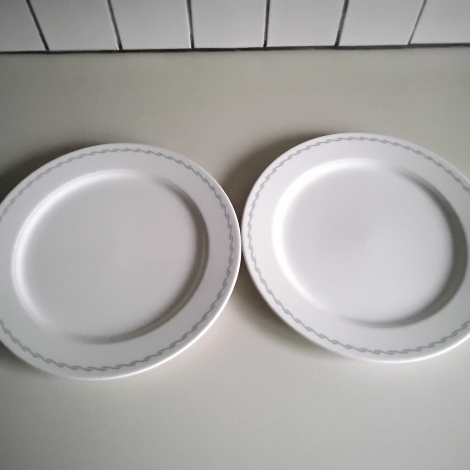 Villeroy en boch  2 dinerborden  evoluon, Ophalen of Verzenden, Porselein, Overige stijlen, Bord(en)