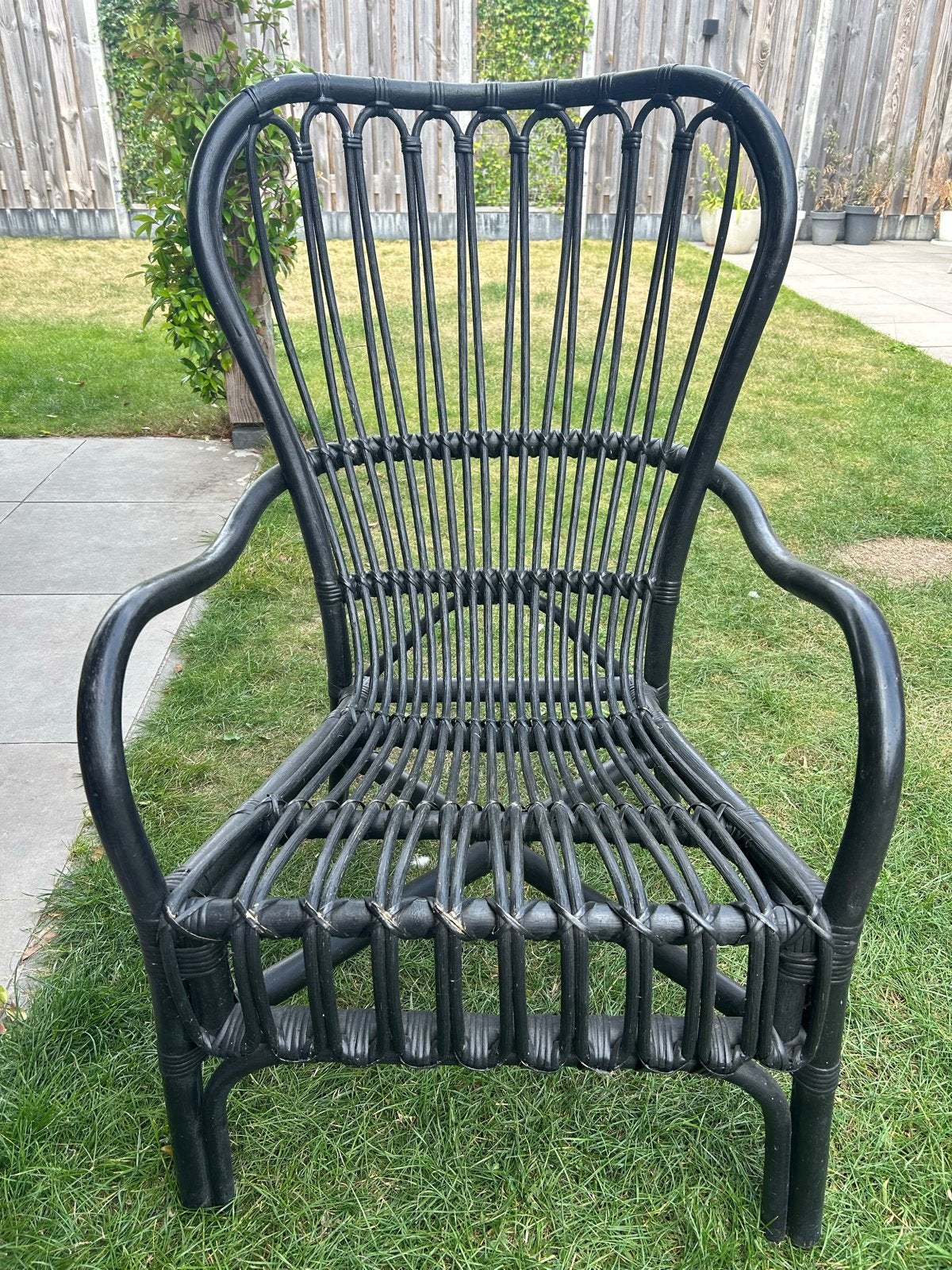 Zwarte rotan stoel van Ikea, Huis en Inrichting, Fauteuils, Ophalen, Gebruikt, 50 tot 75 cm, Riet of Rotan