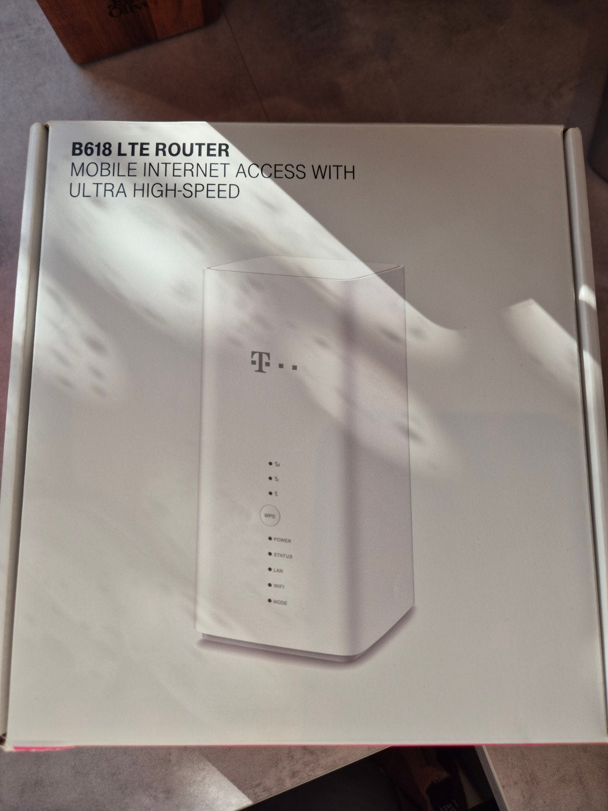 T-Mobile B618 LTE Router - Mobiel Internet met Hoge Snelheid, Ophalen of Verzenden, Zo goed als nieuw, Router, T-Mobile