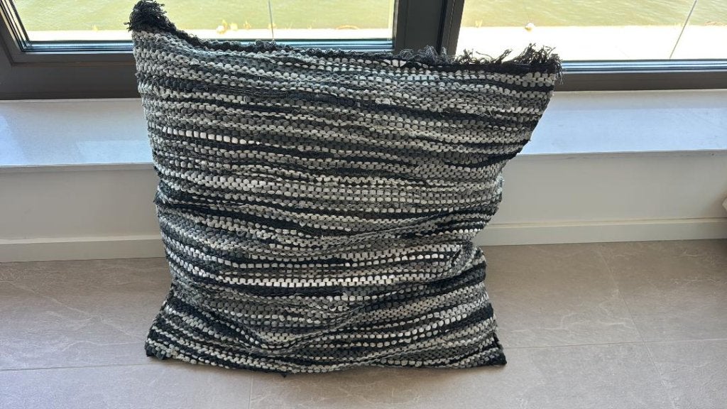 Sierkussen leder (Leather Cushion), Ophalen, Vierkant, Nieuw, Grijs