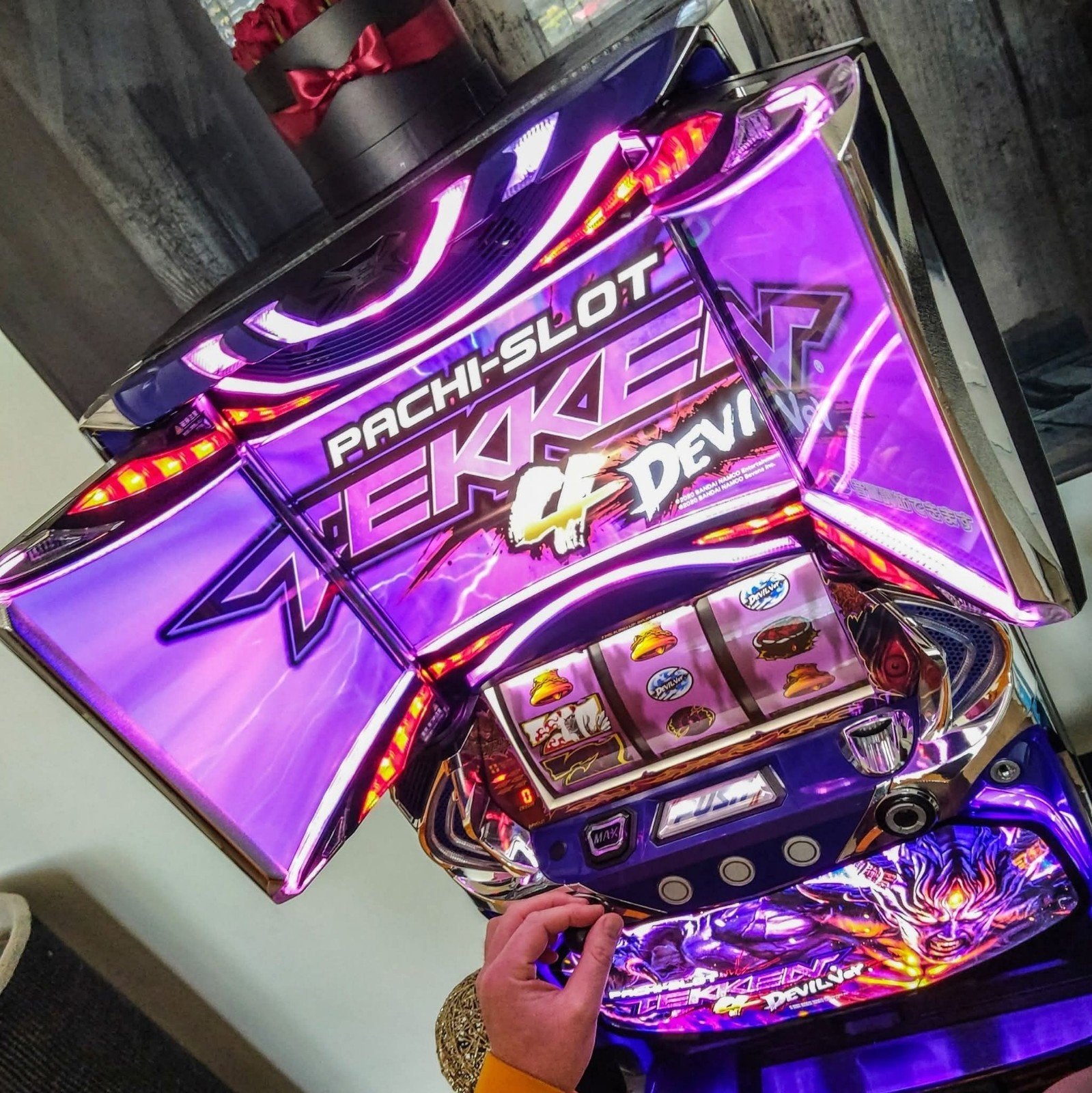Pashislot Tekken machine Devil (Japan import), Verzamelen, Overige munten, Ophalen, Zo goed als nieuw, Met sleutels