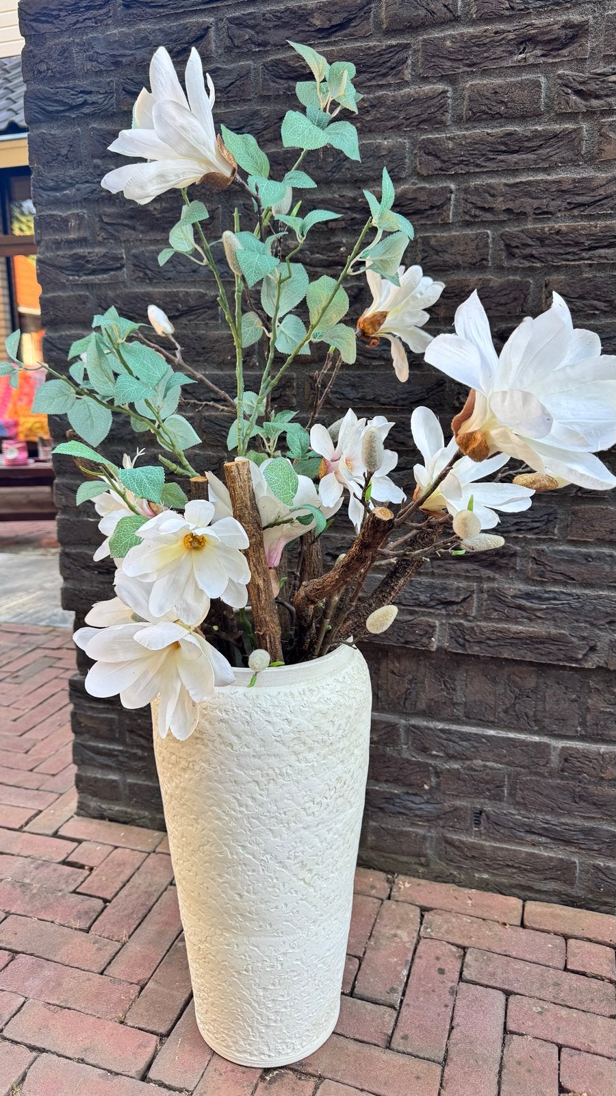 Grote Crème Vaas met Kunstbloemen en Takken, Huis en Inrichting, Woonaccessoires | Vazen, Ophalen, Met patroon/structuur, Wit