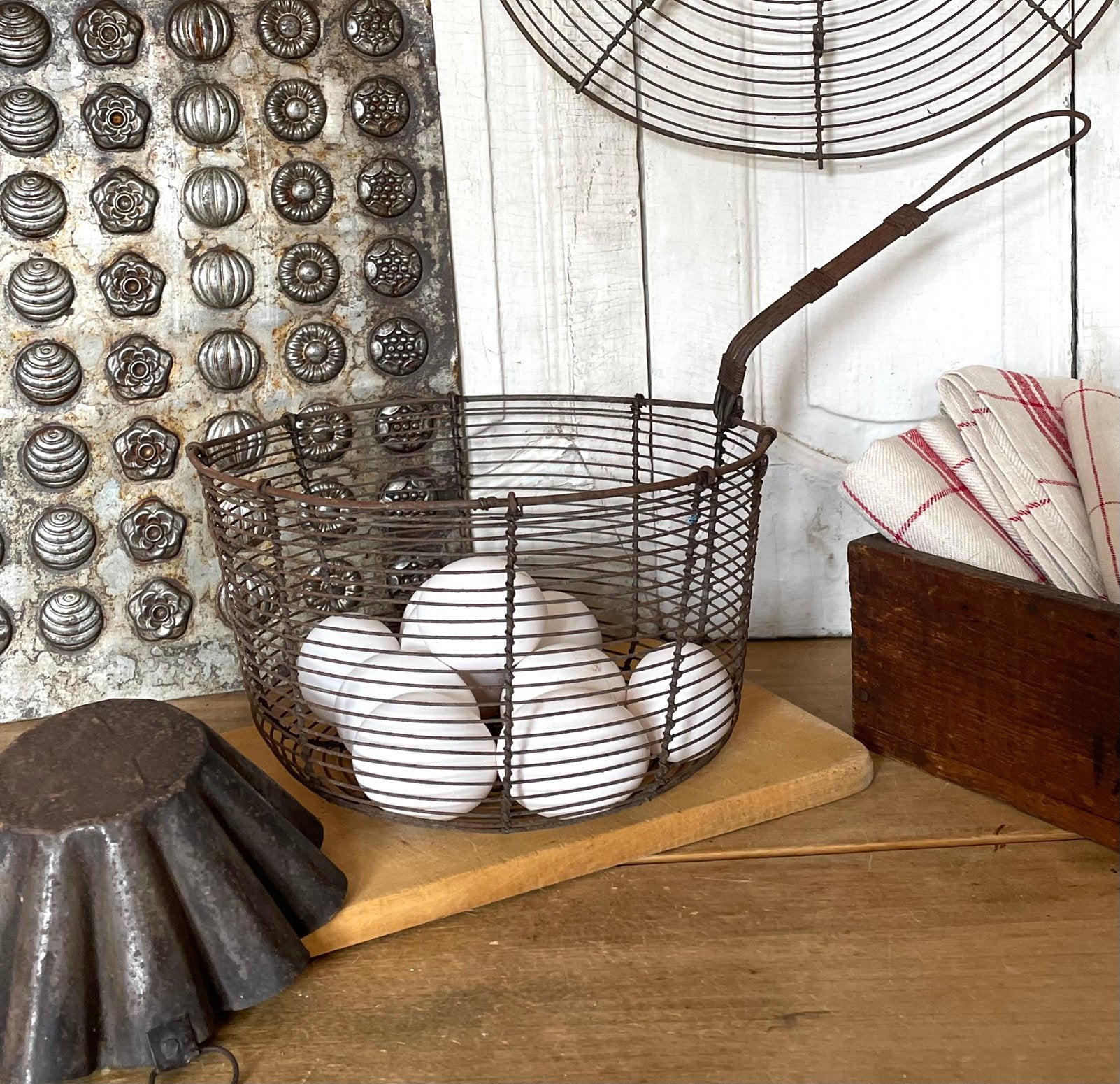 Brocante oude draad mand met handvat, Ophalen of Verzenden