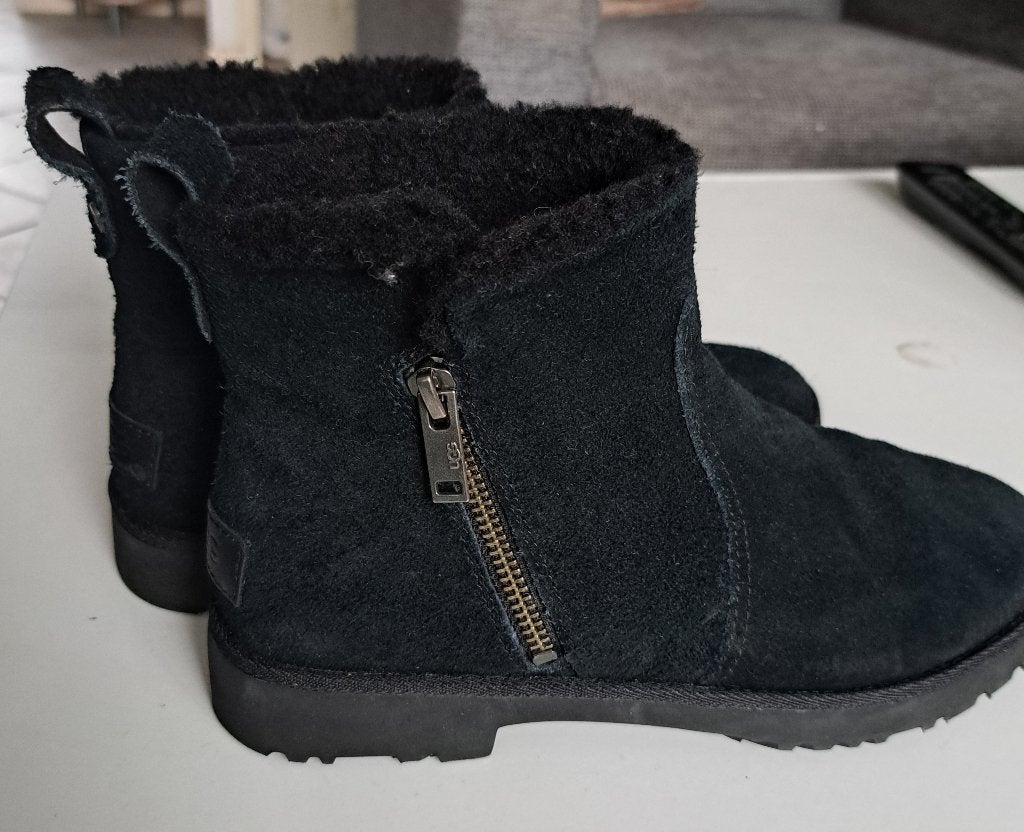 UGG Australia lage laarsjes zwart warm maat 37 artnr 49759, Kleding | Dames, Schoenen, UGG, ., Zwart, UGG