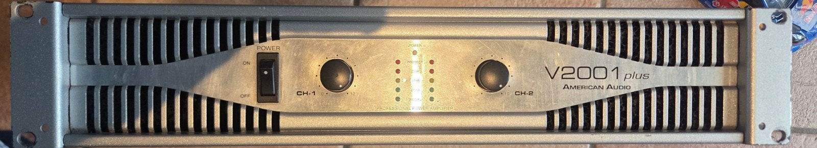 American Audio V2001 plus versterker, Ophalen of Verzenden, Gebruikt, 500 tot 1000 watt, P.A.