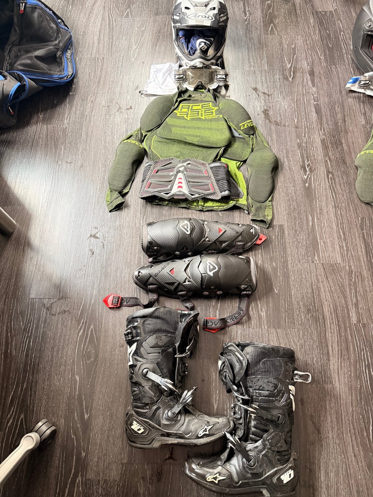 Complete motorcross set als nieuw Alpine Tech 10, Arai MX-V, Motoren, Kleding | Motorkleding, Ophalen, Tweedehands, Laarzen