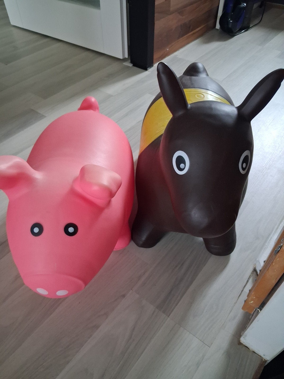 Beestenboel,  2 stuks, Ophalen, Zo goed als nieuw