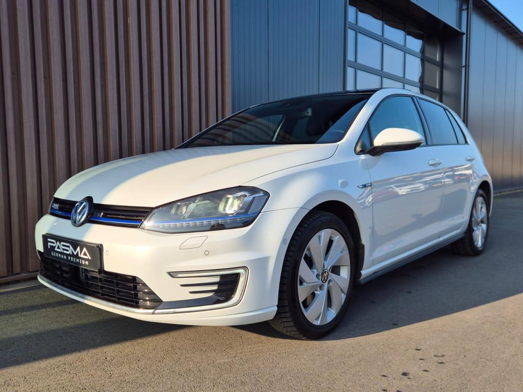 Volkswagen Golf 1.4 TSI GTE 204pk | Pano | Leder | Camera |, Auto's, Volkswagen, Stof, Gebruikt, 4 cilinders, Wit