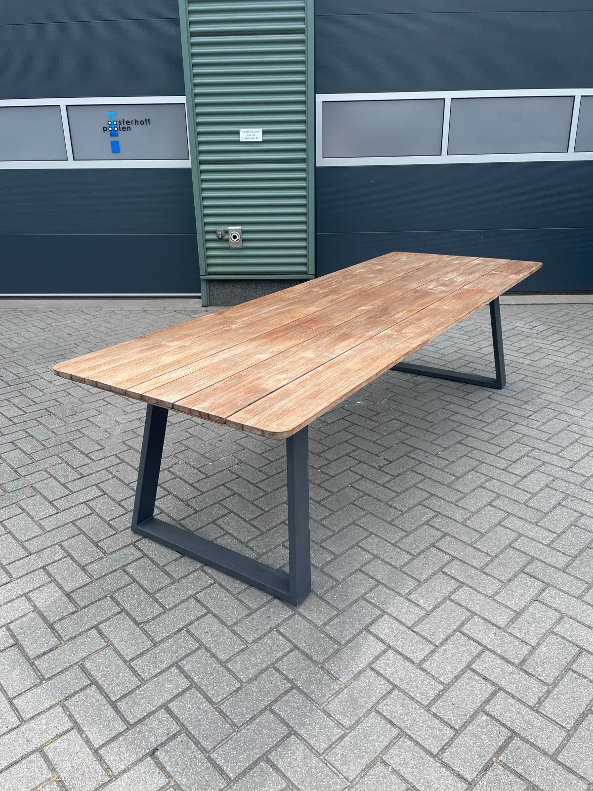 Suns tuintafel met teakhouten blad en metalen onderstel, Ophalen, Gebruikt, Rechthoekig, Teakhout
