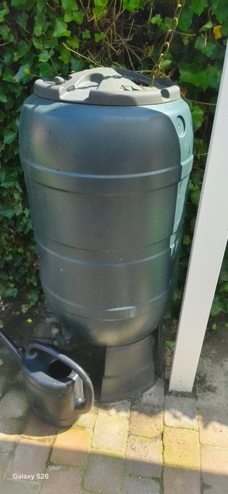 2 Watertonnen met kraantje en verhoger, Ophalen, Gebruikt