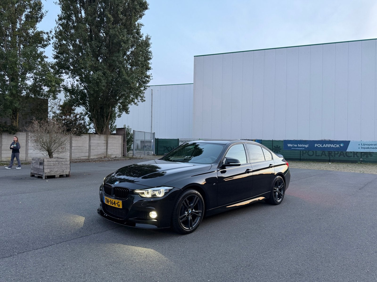 BMW 318i M-Pakket Sport Edition Black -NIEUWE APK, Zwart, 3 cilinders, Sedan, 3-Serie