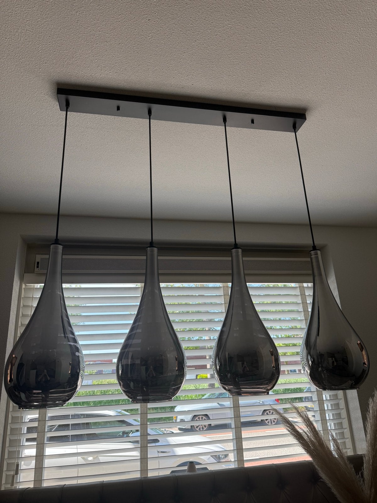 Moderne hanglamp 90cm met 4 rookglazen bollen, Ophalen, Zo goed als nieuw, Glas