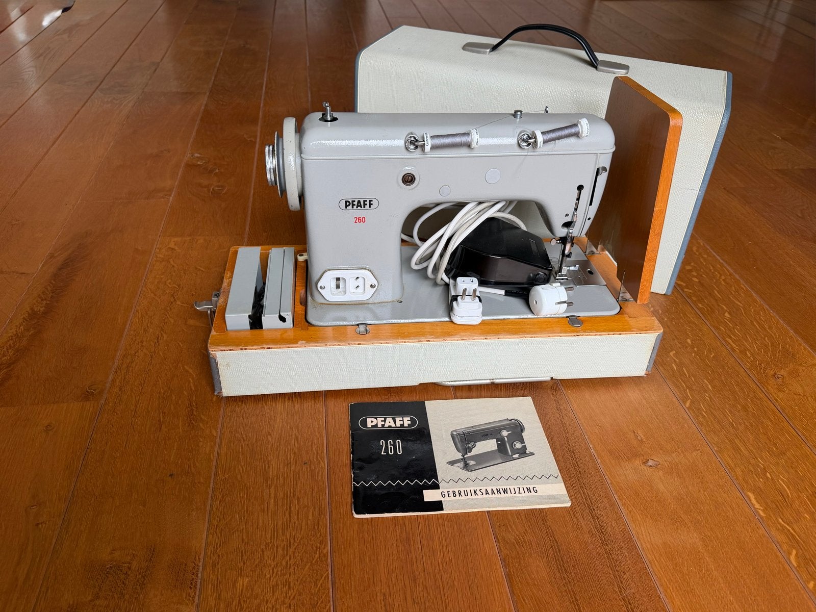 Pfaff 260 Naaimachine met handleiding en koffer, bieden!!, Ophalen, Gebruikt, Naaimachine, Pfaff
