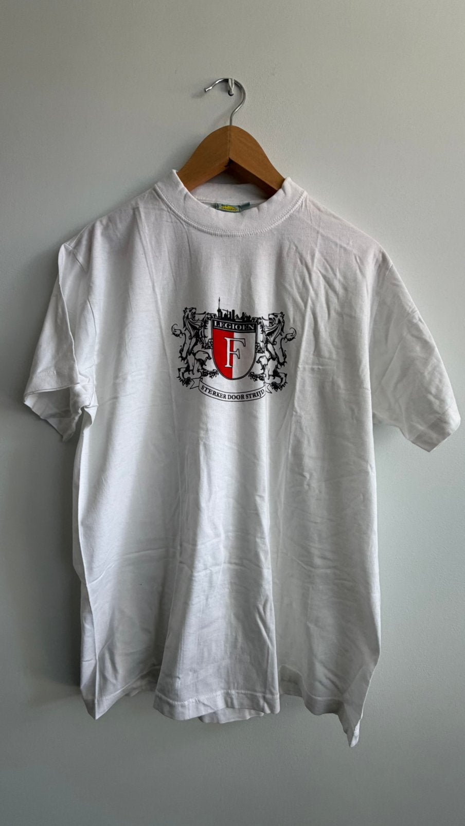 Origineel Feyenoord Legioen T-shirt M “Sterker door Strijd”, Ophalen of Verzenden, Zo goed als nieuw, Feyenoord, Shirt