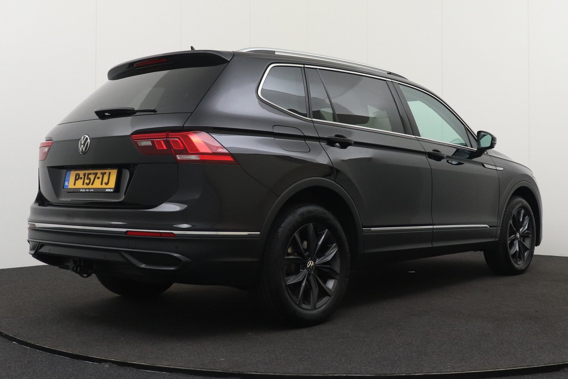 Volkswagen Tiguan Allspace 1.5 150 PK Aut. TSI Black-Style A, Dealer onderhouden, Stof, 150 pk, Zwart