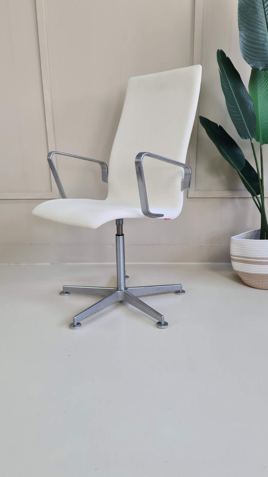 Fritz Hansen Oxford Chair Draaibaar - Nette Staat (3 stuks), Huis en Inrichting, Gebruikt, Drie, Wit, Modern, Scandinavisch design