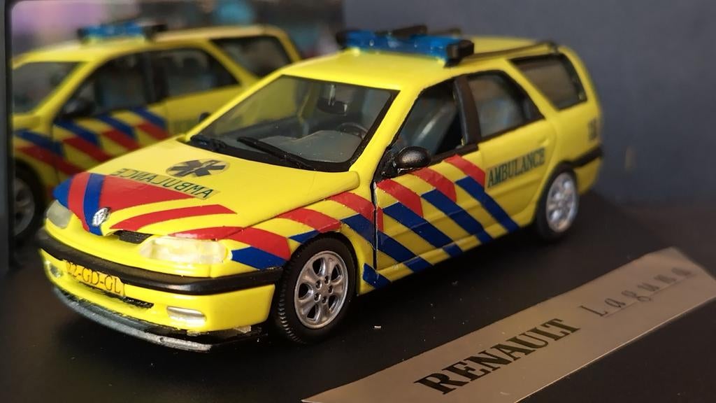 Renault Laguna Break Ambulance Nederland 1:43 Vitesse Pol, Overige merken, Auto, Sun star development, Zo goed als nieuw