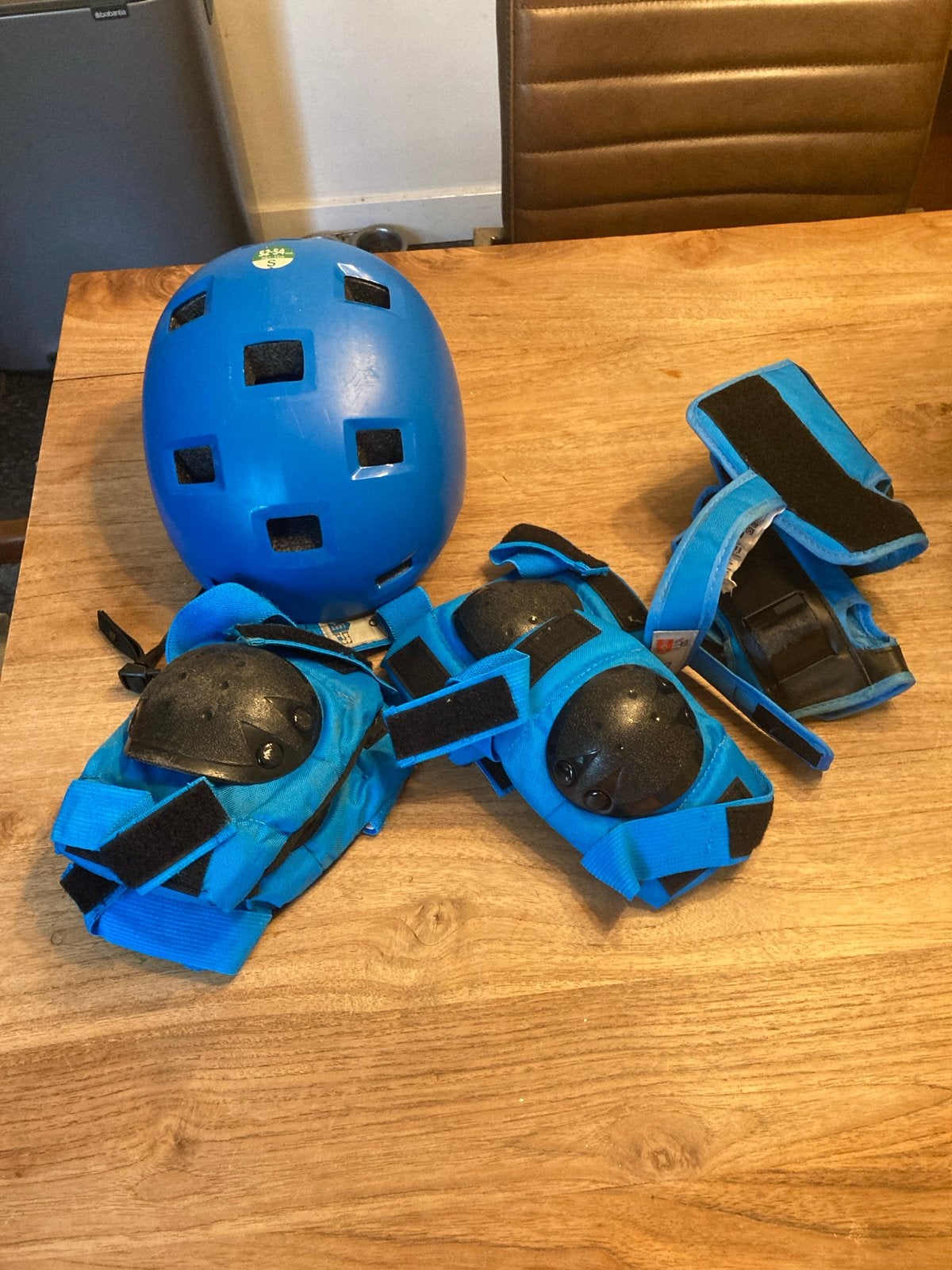 Oxelo Kinder Beschermset: Helm, Knie-, Elleboog-, Polsbesche, Ophalen, Gebruikt, S, Jongen of Meisje