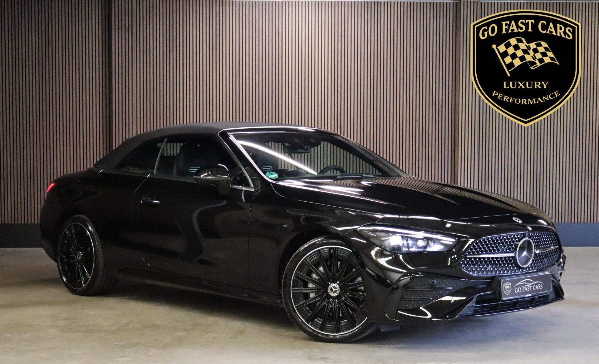 Mercedes-Benz CLE Cabriolet 300 4MATIC|AMG Line |MBUX|Burmei, Automaat, Dealer onderhouden, Zwart, 4 stoelen