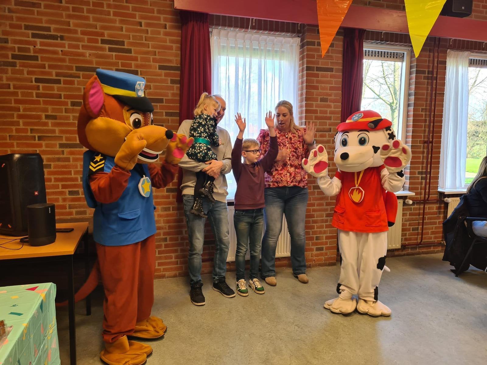 Paw Patrol Mascotte (Marshall, Skye of Chase) met acteur!, Ophalen, Zo goed als nieuw, Verjaardag