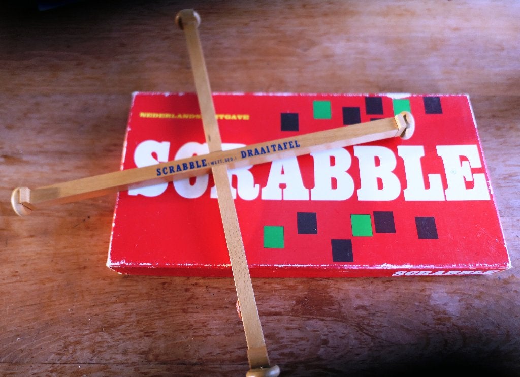 Scrabble (SIO) - Houten Letters & Unieke Draaitafel, Drie of vier spelers, Ophalen of Verzenden, Gebruikt, Sio