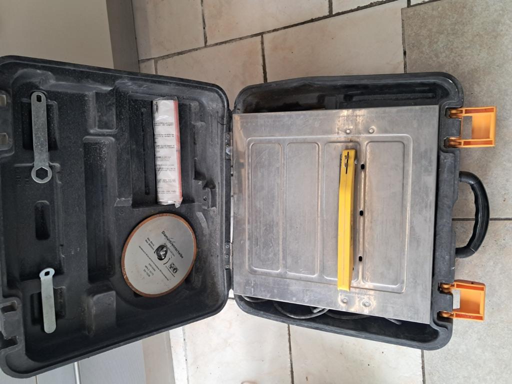 Te koop tegel zagerij, Ophalen