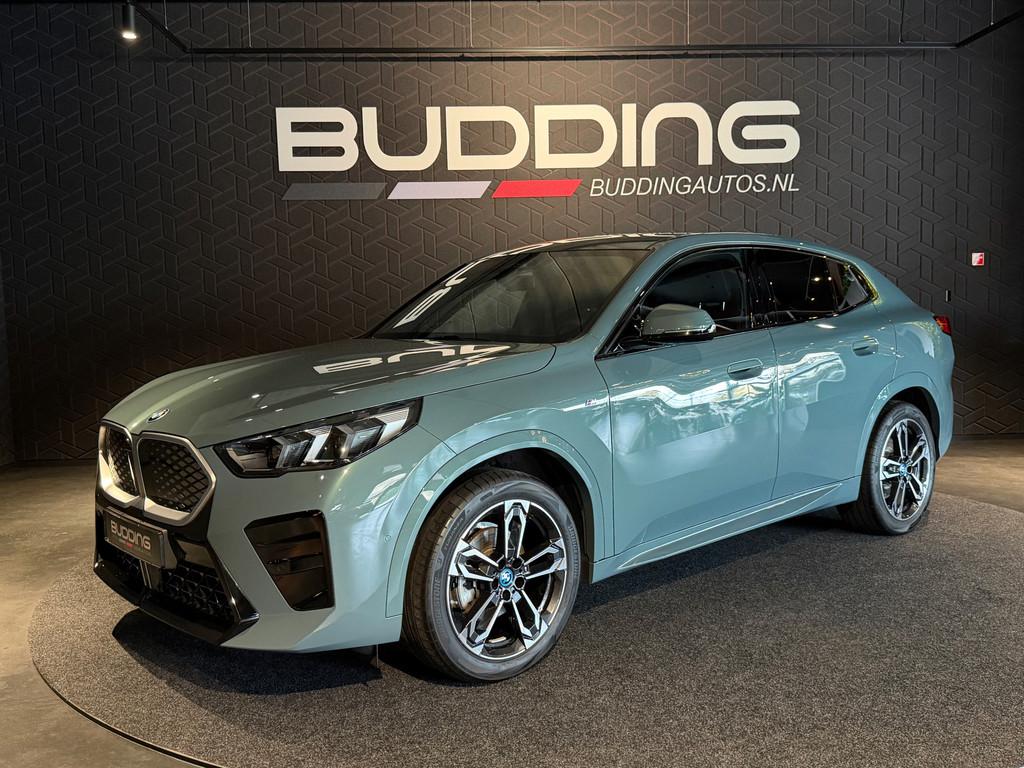 BMW iX2 eDrive20 67 kWh | M-sport | Camera | (bj 2024), Auto's, BMW, 33 min, Skiluik, 420 min, 204 pk