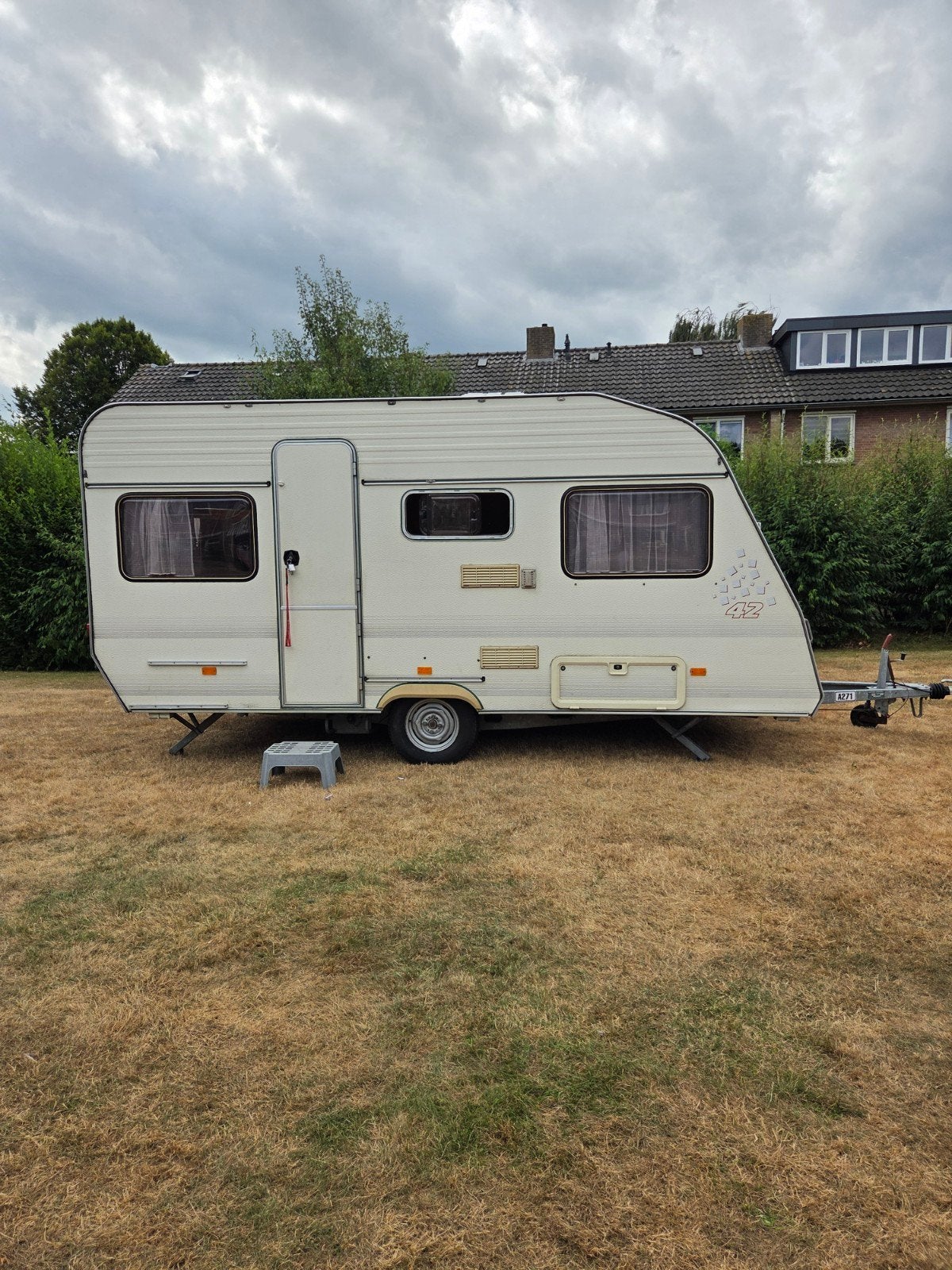 Confort caravan met voortent en stapelbed, Caravans en Kamperen, Caravans, Vast bed, 750 - 1000 kg, Particulier, Koelkast