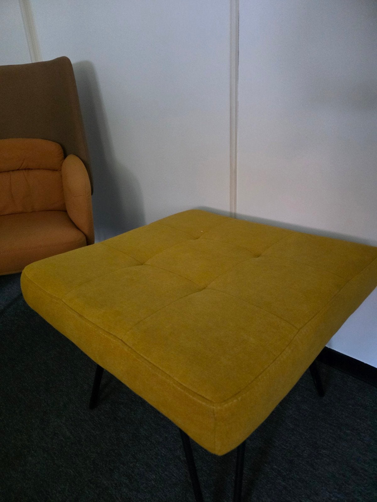Mooie poef, Ophalen, Zo goed als nieuw, 50 tot 75 cm, 50 tot 75 cm
