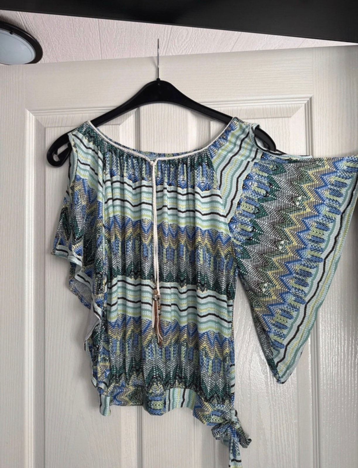 Boho-chic top met open schouders en wijde mouwen, Kleding | Dames, Maat 38/40 (M), Meerkleurig, Ophalen of Verzenden, Korte mouw