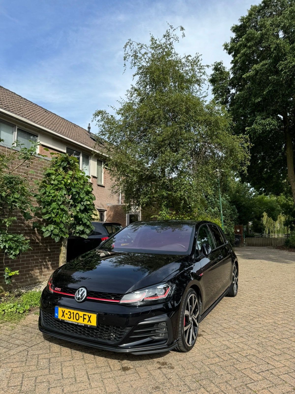 Volkswagen Golf 7.5 GTI Performance 245pk Honeycomb, keyless, Auto's, 1345 kg, 4 cilinders, 1984 cc, Zwart